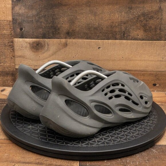 ADIDAS YEEZY FOAM RNR CARBON MENS ATHELTIC SHOES RUNNER BLACK SIZE 13 IG5349 - Picture 8 of 9